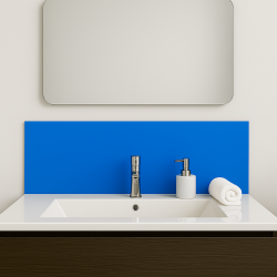 Crédence bleu azur sur mesure pour salle de bain
