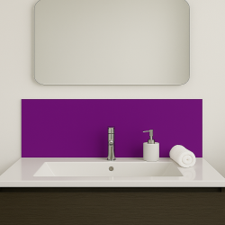 Crédence violette sur mesure pour salle de bain