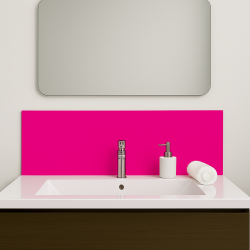 Crédence rose fushia sur mesure pour salle de bain